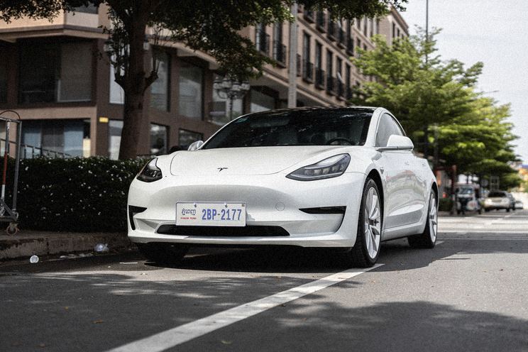 San Francisco 49ers Coach Reveals Details About Tesla Autopilot Accident