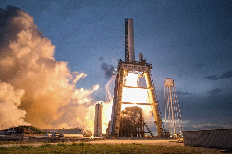 SpaceX Prepares to Compete with Major US Mobile Carriers