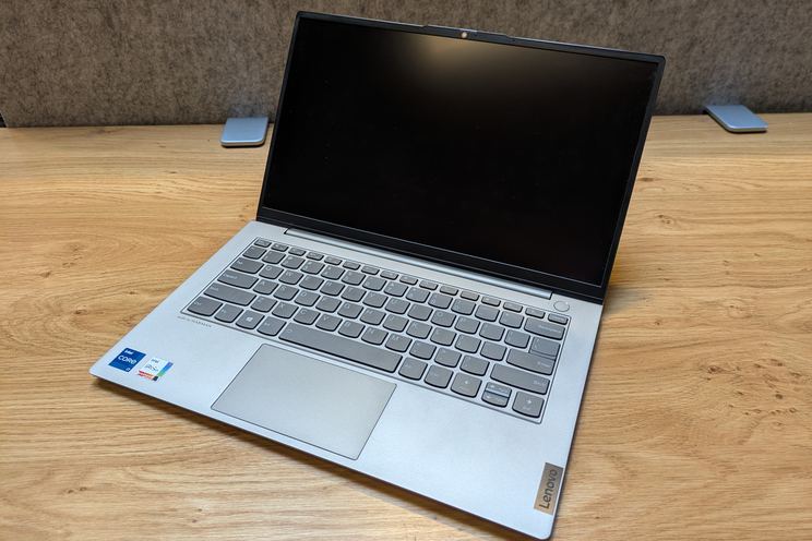 Dell 14S Takes on the MacBook Neo for Students