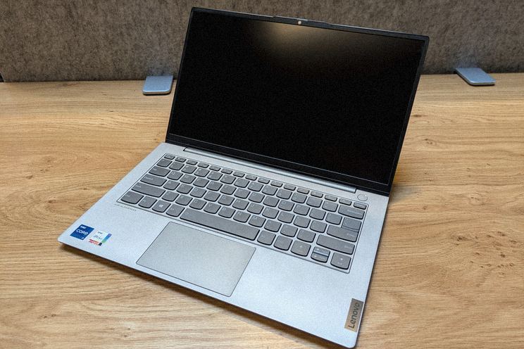 Dell 14S Takes on the MacBook Neo for Students